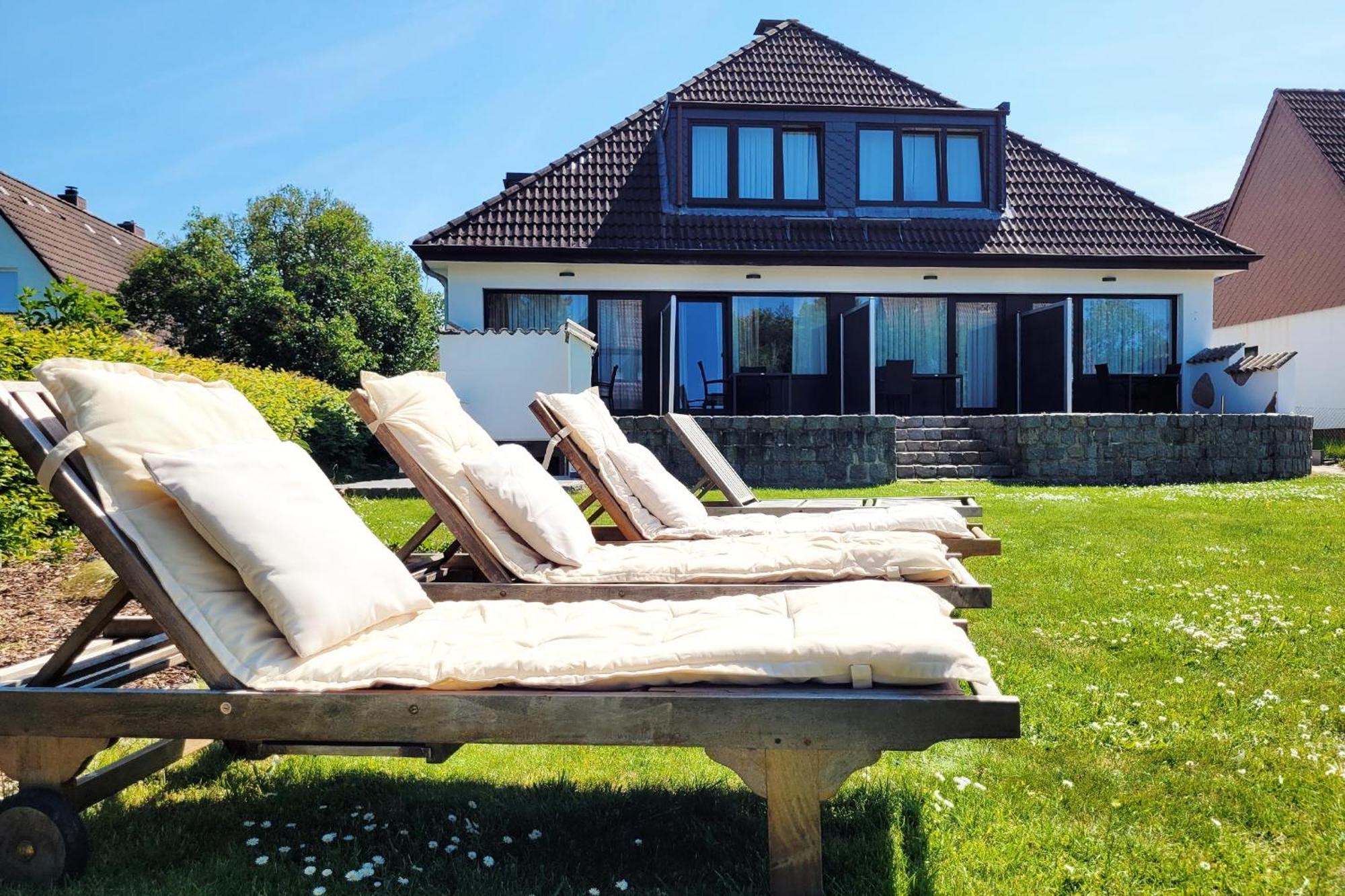 Hochwertige Ferienwohnung Mit Sonnenterrasse & Gartenblick, Nur Wenige Gehminuten Zum Strand Scharbeutz Kültér fotó