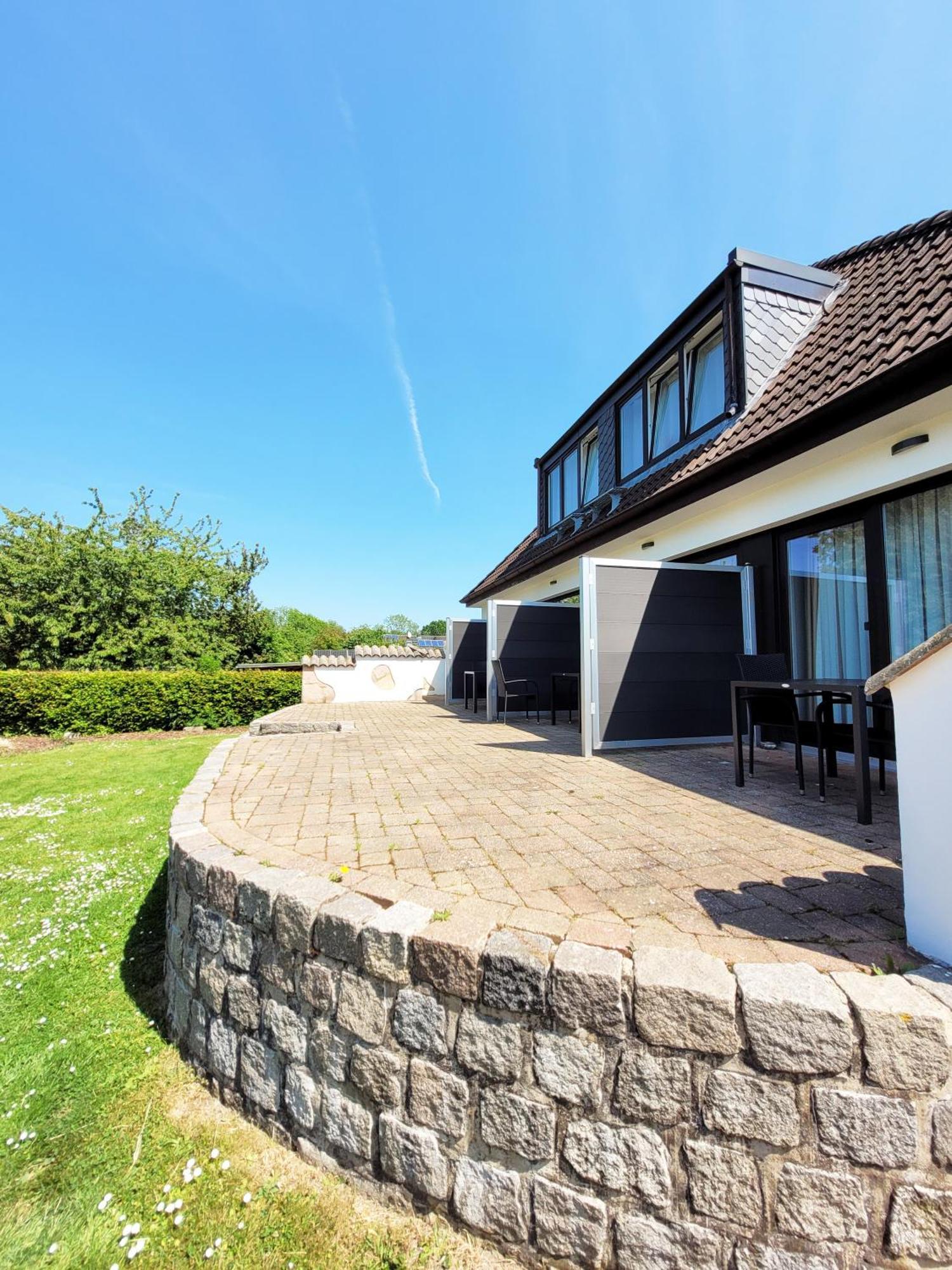 Hochwertige Ferienwohnung Mit Sonnenterrasse & Gartenblick, Nur Wenige Gehminuten Zum Strand Scharbeutz Kültér fotó